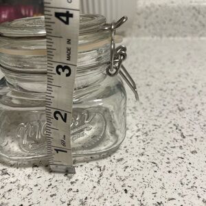 6 Mason jars with clamp lids